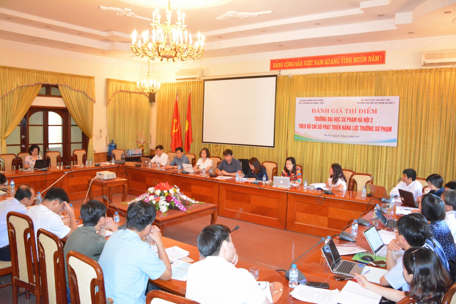 Đánh giá thí điểm trường Đại học Sư Phạm Hà Nội 2 theo bộ chỉ số phát triển năng lực trường Sư phạm (TEIDI)