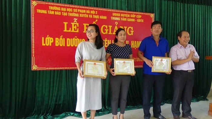 Lễ bế giảng và tuyên dương các học viên có thành tích cao trong khóa bồi dưỡng theo TCCDNN của tỉnh Sơn La năm 2017