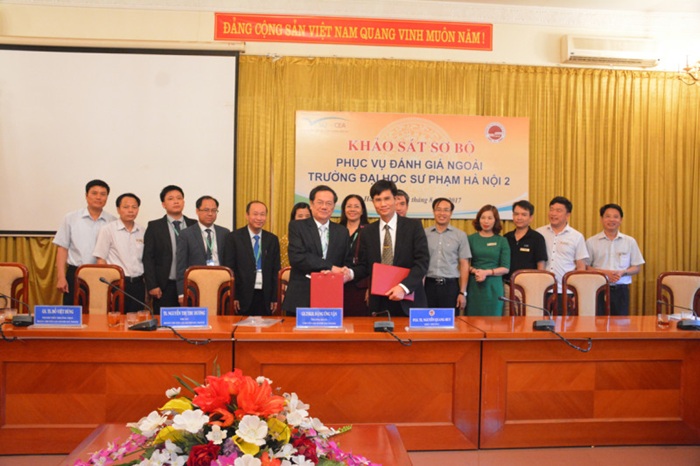 Đoàn chuyên gia đánh giá ngoài khảo sát sơ bộ tại Trường Đại học Sư phạm Hà Nội 2