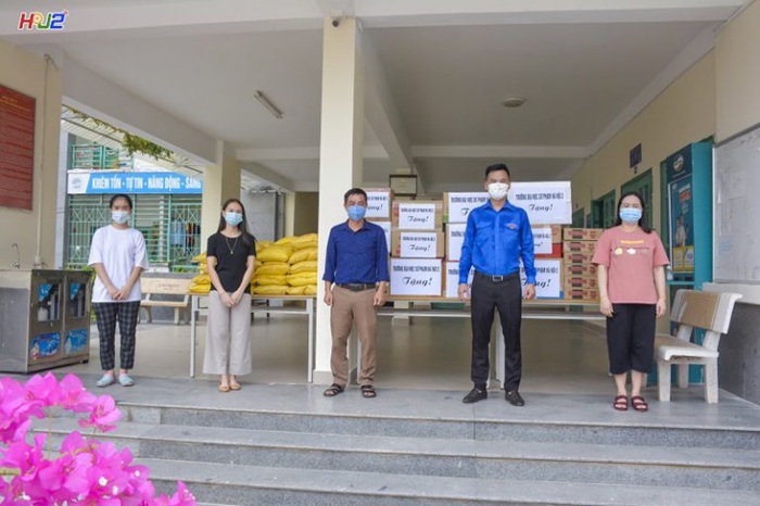 Hỗ trợ sinh viên ở Ký túc xá vượt qua khó khăn đại dịch Covid-19