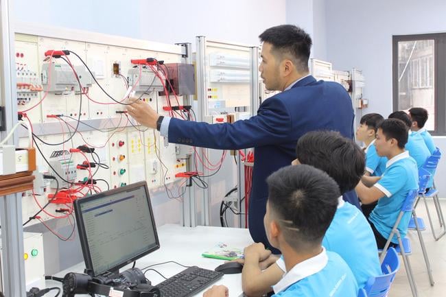 Ban hành quy định chuẩn nghề nghiệp giảng viên cao đẳng